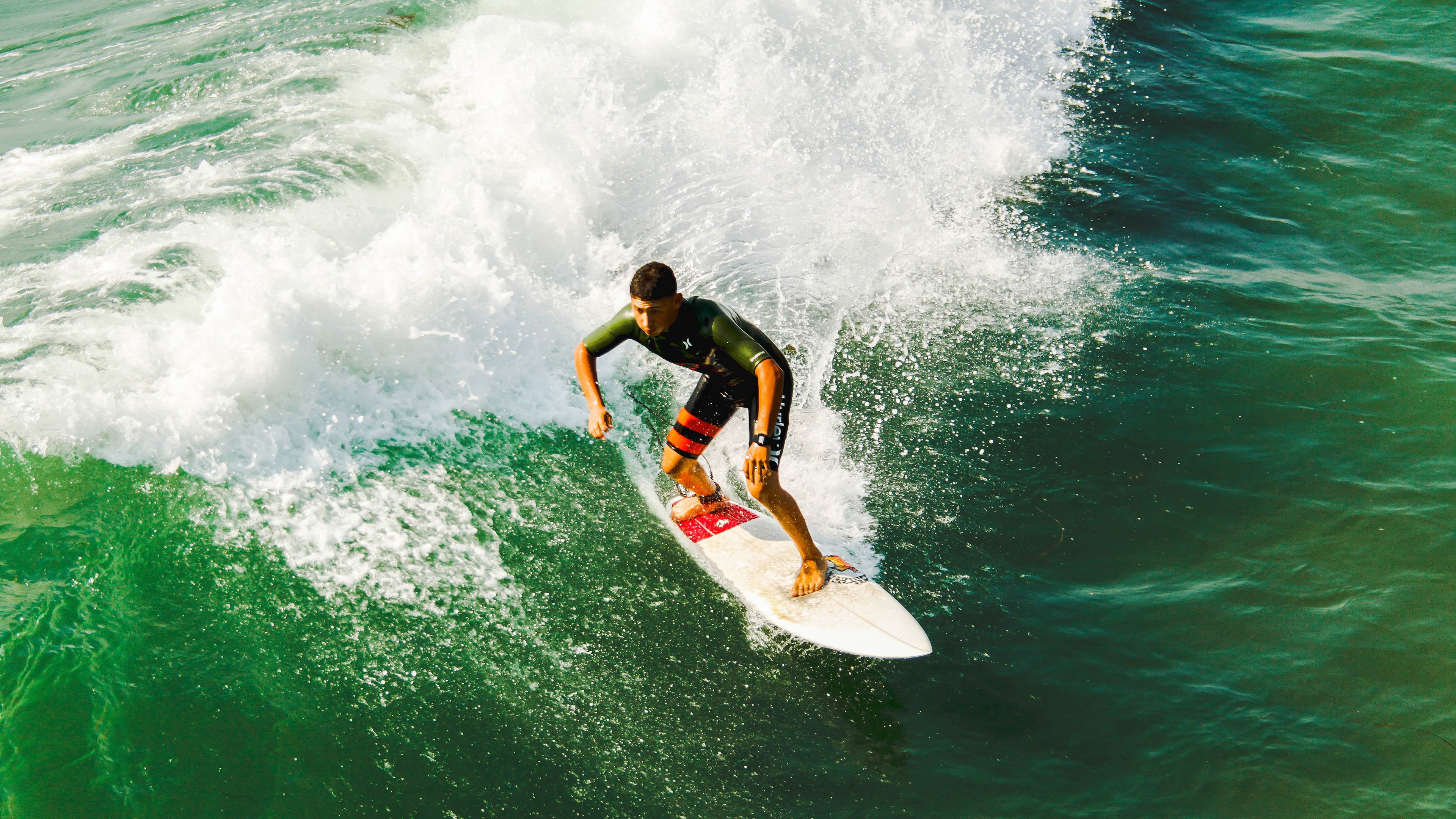 “神级”助攻盘点：本轮比赛的华丽互动，助攻集锦